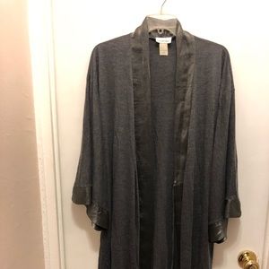 NATORI kimono robe. Size M